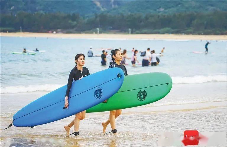 8岁女儿随口吟了两句诗,父亲预测她将沦落风尘,14岁时果然应验