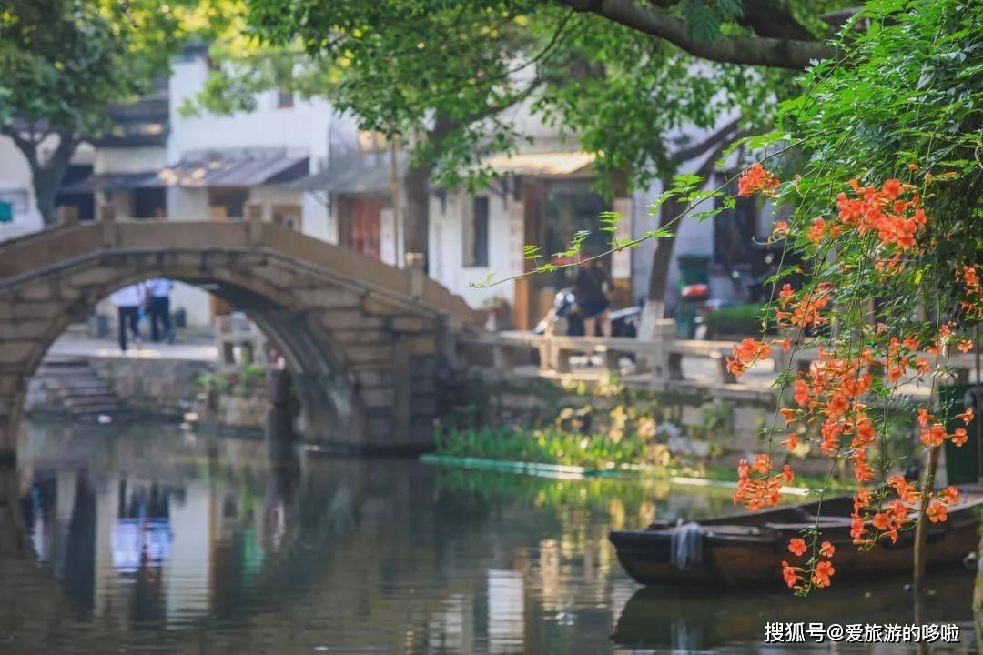 富时中国A50指数期货止跌转涨。