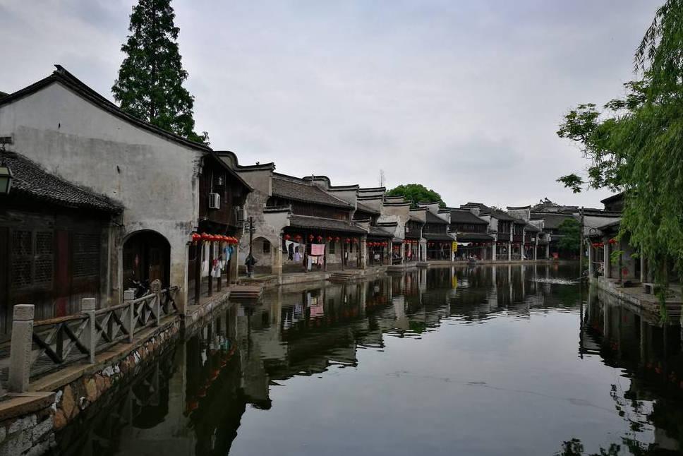 2023年百强房企业绩分化持续,专家:企业已调整姿态,2024年房地产机会仍在